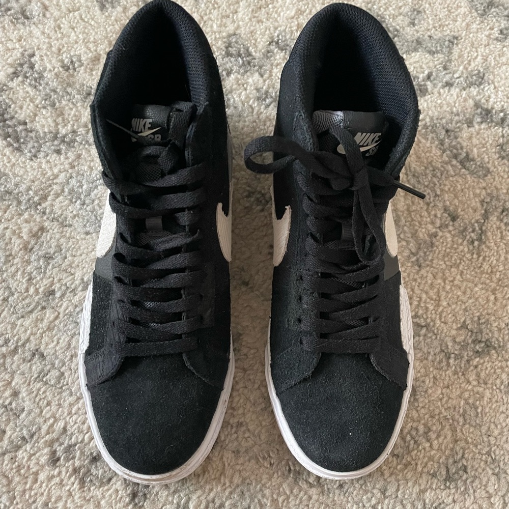 Nike SB Zoom Blazer Mid Premium Skate Shoes (LIGHTLY WORN)